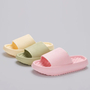 Logo personnalisé hommes unisexe sandale été doux intérieur douche maison confortable Eva nuage Yeezies diapositives pantoufles pour les femmes - Product Image 4