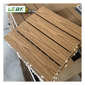 Baldosas de Suelo Entrelazadas de Madera y Plástico Compuesto, 300 x 300 mm, Antideformación, para Terrazas, Caminos Exteriores, con Acabado de Grano de Madera y Protección UV - Product Image 1