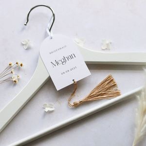 Étiquettes cadeaux personnalisées bohèmes pour mariage avec pompons, en forme d'arche d'église, étiquettes suspendues en gros - Product Image 1