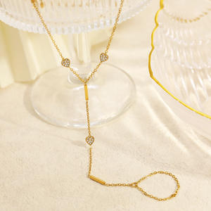 Cadena corporal chapada en oro con forma de corazón e incrustaciones de diamantes, joyería minimalista para uso diario. - Product Image 3