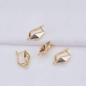 Accesorios para pendientes de oro de 14 quilates que conservan el color Forma de <span class=keywords><strong>U</strong></span> simple con hebilla para oreja colgante DIY pendiente semiacabado hecho a mano gancho para la oreja - Product Image 4