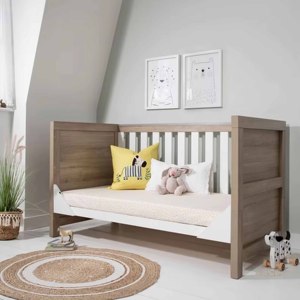 Lit bébé en chêne massif de conception européenne moderne, construction en bois durable, ensemble de meubles sécuritaires pour la chambre à coucher et le salon - Product Image 3