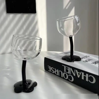 Nouveau design créatif gobelet en verre floral tasse à boire du vin café tasses en verre à rayures verticales avec base noire pour les cadeaux d'amour