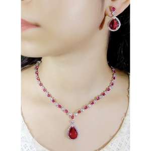 ชุดสร้อยคอสำหรับผู้หญิงอินเดีย ป้องกันการหมอง พร้อมต่างหูและมงกุฎศีรษะแบบอินเดีย เครื่องประดับ AD สำหรับงานแต่งงาน งานหมั้น และเป็นของขวัญ - Product Image 6