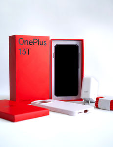 Smartphone OnePlus 13T 5G LTE, écran AMOLED QHD 6,3 pouces 120 Hz, processeur de la série Helio, charge rapide 100 W et charge sans fil - Product Image 4