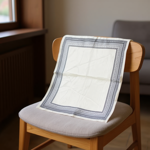 Fazzoletto quadrato semplice e piccolo 70x70 cm, accessorio di moda leggero in cotone per donne e uomini - Product Image 2