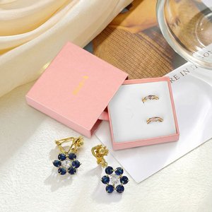 Caja de Regalo de Joyería de Cartón Reciclado al por Mayor con Asa de <span class=keywords><strong>Cinta</strong></span>, Forma Personalizable y Forro de Esponja - Product Image 1