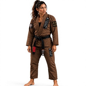 Kimono de BJJ pour femmes, tissu durable en tissage perlé, coupe régulière, étiquettes et patchs personnalisés, et motifs brodés - Product Image 1