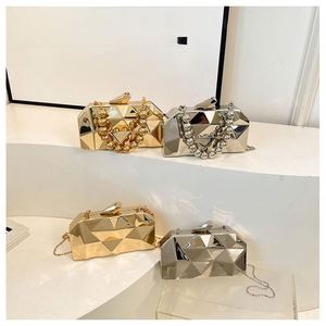 Bolso de Mano Metálico de Lujo Impresionante, Bolso de Hombro Dorado, Bolso de Noche Hecho a Mano para Mujer - Product Image 3