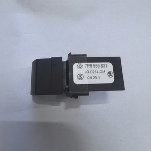 ปุ่มสวิตช์ฝาท้ายรถโฟล์คสวาเกน 7P6959831 สำหรับทูอาเร็ก 2015 2016 2017 2018 สีดำไนลอนอะไหล่ทดแทน - Product Image 3