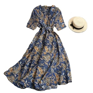 Nuevo Vestido Casual Chic Estampado de Manga Corta para Mujer con Cuello en V, Cintura Alta y Cinturón, Estilo Retro en Contraste, Línea A - Product Image 5