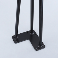 Table à manger moderne en métal de luxe léger à prix abordable avec pieds en forme d'épingle et accessoires