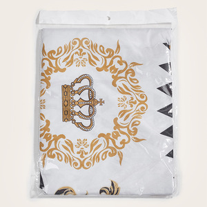 Capa de Peluquería Extra Larga Antiadherente para Adultos, Uso en Salón y Hogar, Textil Blanco con Patrón Geométrico y Bordado Dorado, Hecho en Guangzhou - Product Image 4