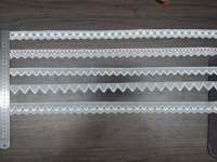 Bordure en dentelle tricotée brodée florale, satin blanc, motif pétale festonné, 2,5 cm, pour accessoires de couture de robes de mariée pour filles