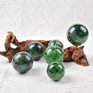 Venta al por Mayor de Bolas Decorativas Bohemias de Alta Calidad en Rojo y Verde, de 5-7cm, Pulimentadas, Únicas, para Decoración del Hogar, Regalos de Pascua y Halloween - Product Image 1