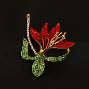 Broches de mode haut de gamme dorées pour femmes, broches en forme de carnations avec strass étincelants - Product Image 1