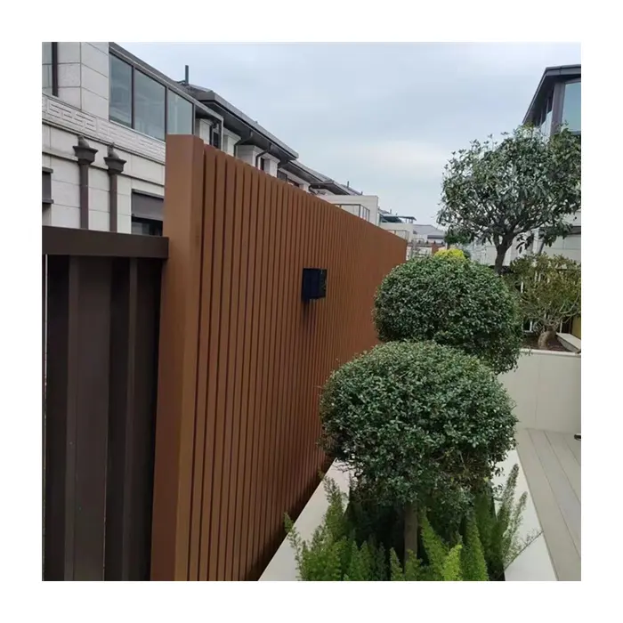 Pannelli compositi in plastica di legno recinzione in wpc pannello decorativo recinzione da giardino moderna