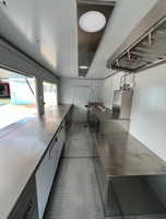 Remorque alimentaire urbaine ultra-courte de 8 pieds avec attelage vertical et treuil manuel, unité mobile compacte pour les rues des grandes villes en surpopulation