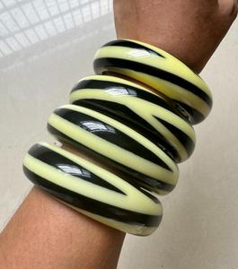 Kaimei 2026 joyería de moda mujeres grandes pulsera de resina acrílica gruesa mujeres Irregular blanco negro leopardo pulsera brazaletes joyería - Product Image 3