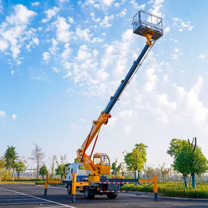 Nuevo Camión con Plataforma Elevadora ISUZU de 30m, Marca Reconocida, con Cesta y Control Remoto para Elevación de Carga - Product Image 1