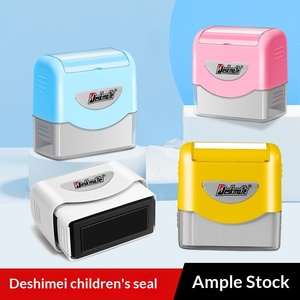 Timbro Fotosensibile in Plastica Deskmate KL1444 per l'Inscrizione alle Scuole dell'Infanzia e la Marcatura dei Vestiti dei Bambini - Product Image 2