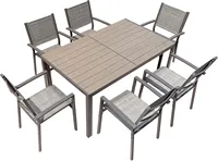 Tables et chaises de jardin modernes et luxueuses en plastique Ensemble tables et chaises d'extérieur au design simple pour restaurant