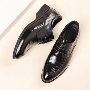 Mocassins en cuir pour hommes, imperméables, antidérapants, légers, à motif floral intemporel, pour le bureau, la carrière, les occasions habillées, à enfiler, à bout fermé, pour mariage - Product Image 2
