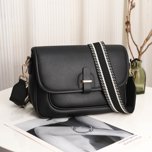Sac à bandoulière vintage noir aspect cuir avec fermeture éclair, sac à rabat portable pour femme pour les trajets quotidiens - Product Image 3