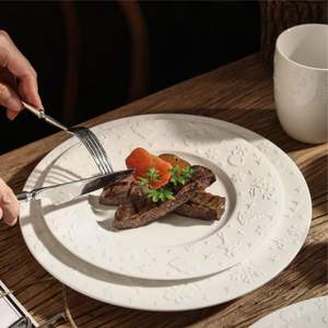 Juego de Taza y Platillo de Cerámica para Café Capuchino con Relieve Navideño Estilo Europeo para Restaurante o Té de la Tarde - Product Image 6