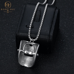 RH HIPHOP Collier pendentif <span class=keywords><strong>casque</strong></span> géométrique niveau 3 Masque <span class=keywords><strong>de</strong></span> <span class=keywords><strong>soudeur</strong></span> Acier inoxydable plaqué or 18 carats Mode enfant unisexe - Product Image 4
