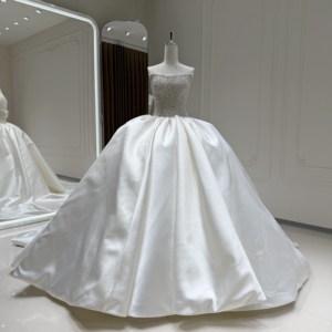 Xx118 Impresionante Vestido de Novia de Satén Blanco Puro con Corsé de Cristales en Toda la Superficie Jancember - Product Image 1