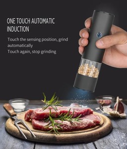 Nouvelle idée 2024 produit chaud rechargeable moulin à sel et poivre accessoires de <span class=keywords><strong>cuisine</strong></span> électroniques coffret <span class=keywords><strong>cadeau</strong></span> pour femmes <span class=keywords><strong>cadeau</strong></span> - Product Image 6