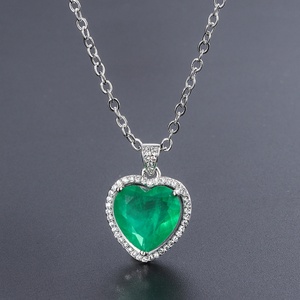 Collier Pendentif Cœur Vert Émeraude 12*12MM en Cuivre Écologique, Style Minimaliste Rétro, Vente en Gros pour Femmes, Idéal Soirées - Product Image 2