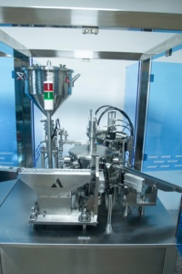 Attrezzatura Automatica per Riempimento Asettico di Siringhe, Facile da Utilizzare, Macchine Specializzate per Riempimento e Chiusura Siringhe - Product Image 2