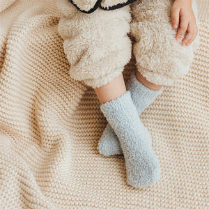 Chaussettes pelucheuses antidérapantes pour enfants unisexes avec polaire de corail, pantoufles épaisses et chaudes pour dormir, chaussettes antidérapantes pour <span class=keywords><strong>bébé</strong></span> pour l'hiver - Product Image 4