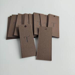 Etiquetas colgantes de papel con textura especial marrón y logotipo en relieve personalizado, etiquetas de lujo para ropa, etiquetas colgantes para prendas de vestir y joyería. - Product Image 4