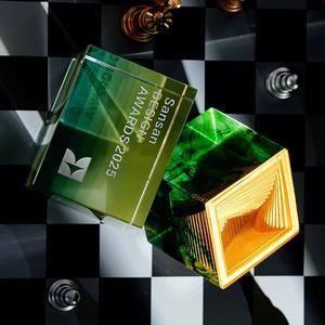 Nuevo trofeo creativo <span class=keywords><strong>de</strong></span> <span class=keywords><strong>cubo</strong></span> <span class=keywords><strong>de</strong></span> <span class=keywords><strong>Rubik</strong></span> <span class=keywords><strong>de</strong></span> <span class=keywords><strong>cristal</strong></span>, trofeo <span class=keywords><strong>de</strong></span> recuerdo <span class=keywords><strong>de</strong></span> empleado sobresaliente, trofeo <span class=keywords><strong>de</strong></span> medalla decorativa - Product Image 5