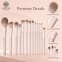 Ensemble de pinceaux de maquillage professionnels de luxe en fibres, avec logo personnalisé OEM, pour un maquillage aérien, une couvrance éclatante, une finition sculptante pour le visage et les yeux.