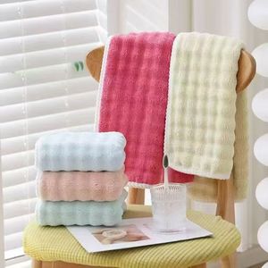 Ensemble de serviettes de bain et de toilette en polaire corail de couleur unie pour adultes, séchage rapide, fait main, avec logo personnalisable - Product Image 2