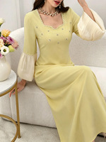 Robe de soirée longue vintage pour femme, ornée de perles et de strass, bicolore, avec manches évasées à nouer et fente au dos