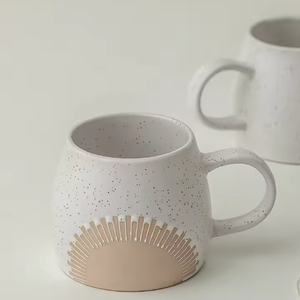 Taza de Café de Cerámica Mate de 450 ml con Corona en Relieve, Nuevo Producto con Acabado Sésamo, Ideal para Regalos Empresariales - Product Image 3