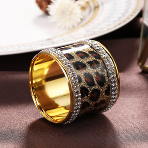 Anello Portatovagliolo in Metallo Elettroplaccato con Diamanti Incastonati, Decorazione Esclusiva per Hotel, Anello Portatovagliolo Dorato per Matrimoni - Product Image 2