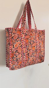 Sac fourre-tout réversible en coton matelassé, motif floral Kantha, grand sac à main écologique pour le shopping et les voyages - Product Image 6