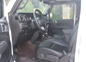 Camionnette <span class=keywords><strong>Jeep</strong></span> Gladiator à quatre roues d'occasion Moteur à essence 3,6 L - Product Image 4