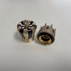Tapa de Perfume de Lujo con Forma de Corona, Personalizable con Logotipo del Fabricante, 15mm, Plástico, Diseño Único - Product Image 3