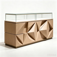 Vitrine moderne 3D géométrique effet bois avec auvent en verre et base de rangement pour boutique de luxe