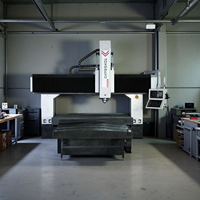 Fraiseuse à portique CNC 3 axes BT40 avec contrôleur Syntec, haute précision, pour usinage de plastiques techniques légers, compatible OEM/ODM