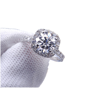 Bague solitaire halo personnalisée en moissanite de 1,5 carat pour femme, en argent sterling, sertie à griffes, certifiée par un tiers, bijoux fins - Product Image 1