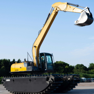 Excavatrice pour zones humides XE160SL de 86 kW, poids opérationnel de 21,2 T, pour le contrôle de la végétation en zone humide et les projets de défrichage des voies navigables - Product Image 1