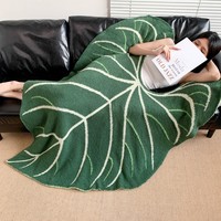 Neuartige Riesenblatt-Acryl-Strickdecke Weiche Halbplüsch-Dekor-Bettdecke Unregelmäßige Form Sofa Camping Nickerchen Urlaubsgeschenk